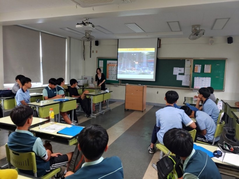 abe99ed159d3a4f54f3c0502c1a35f93_1564551