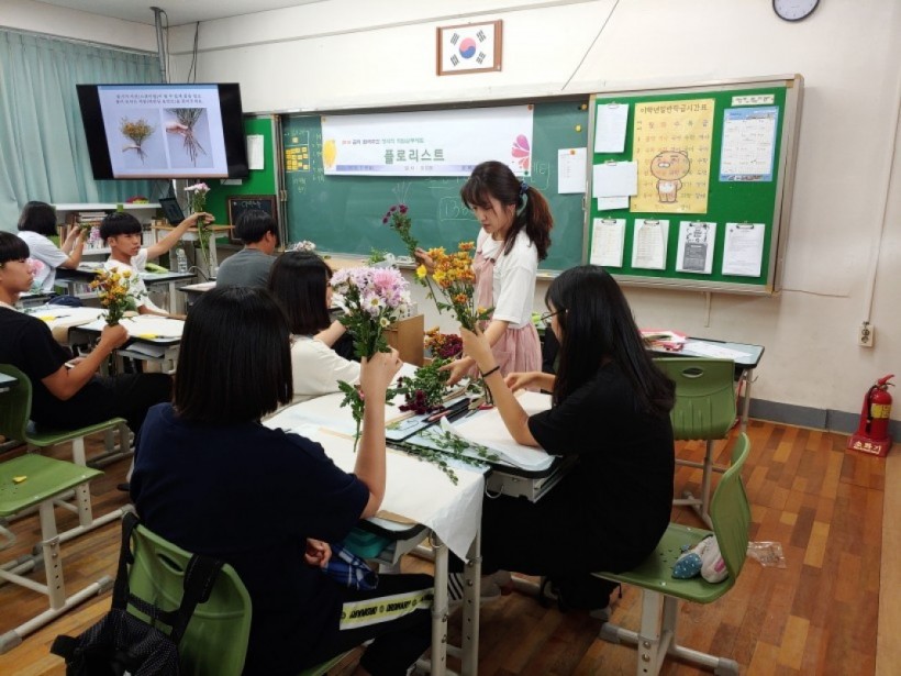 e6410ec792010a7ef81bdf12956a7d09_1563770