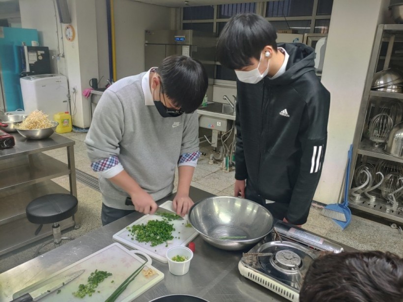 85fbf18078e797f4e87e442df0915562_1610498