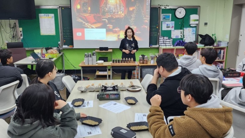 2ccff40ab8bcfc5f3c9ab5c693cebd4d_1703235