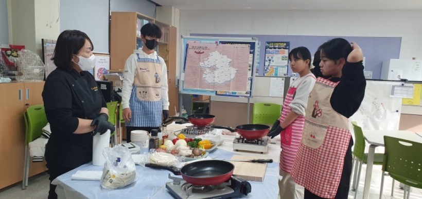 2ccff40ab8bcfc5f3c9ab5c693cebd4d_1703235