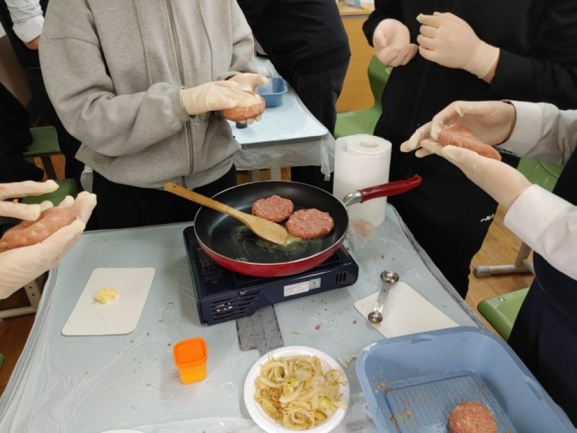 81fe37a8e2ff97d6fcc6abbbc5ee6655_1703725